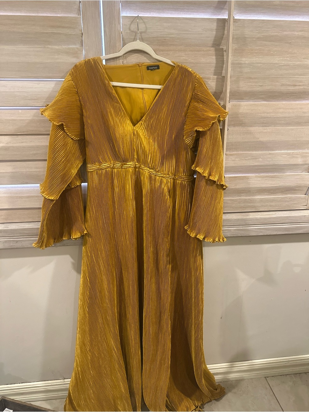 Boohoo Mustard Pleated V-Neck Tiered Sleeve Maxi Dress